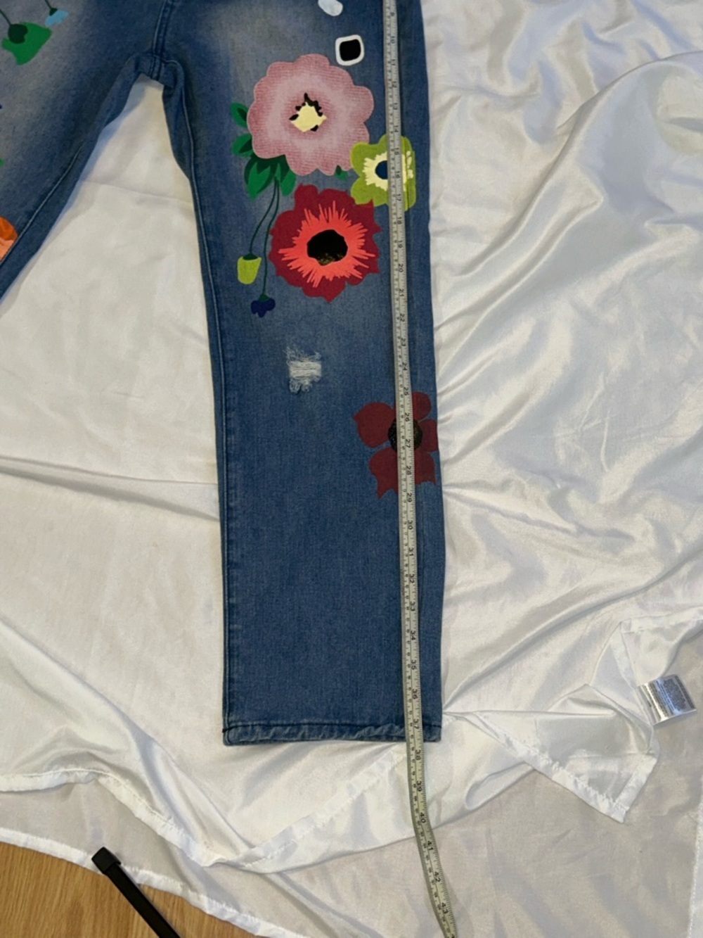 Women’s Blue Floral Appliqué Jeans - Picture 3 of 9